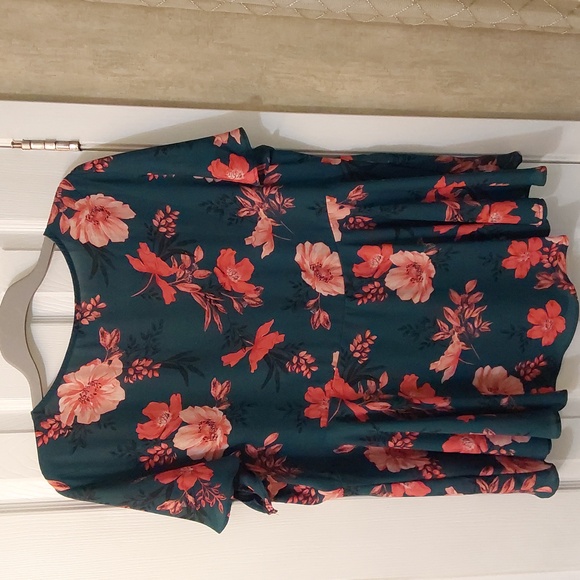 Torrid Floral blouse - Picture 4 of 5